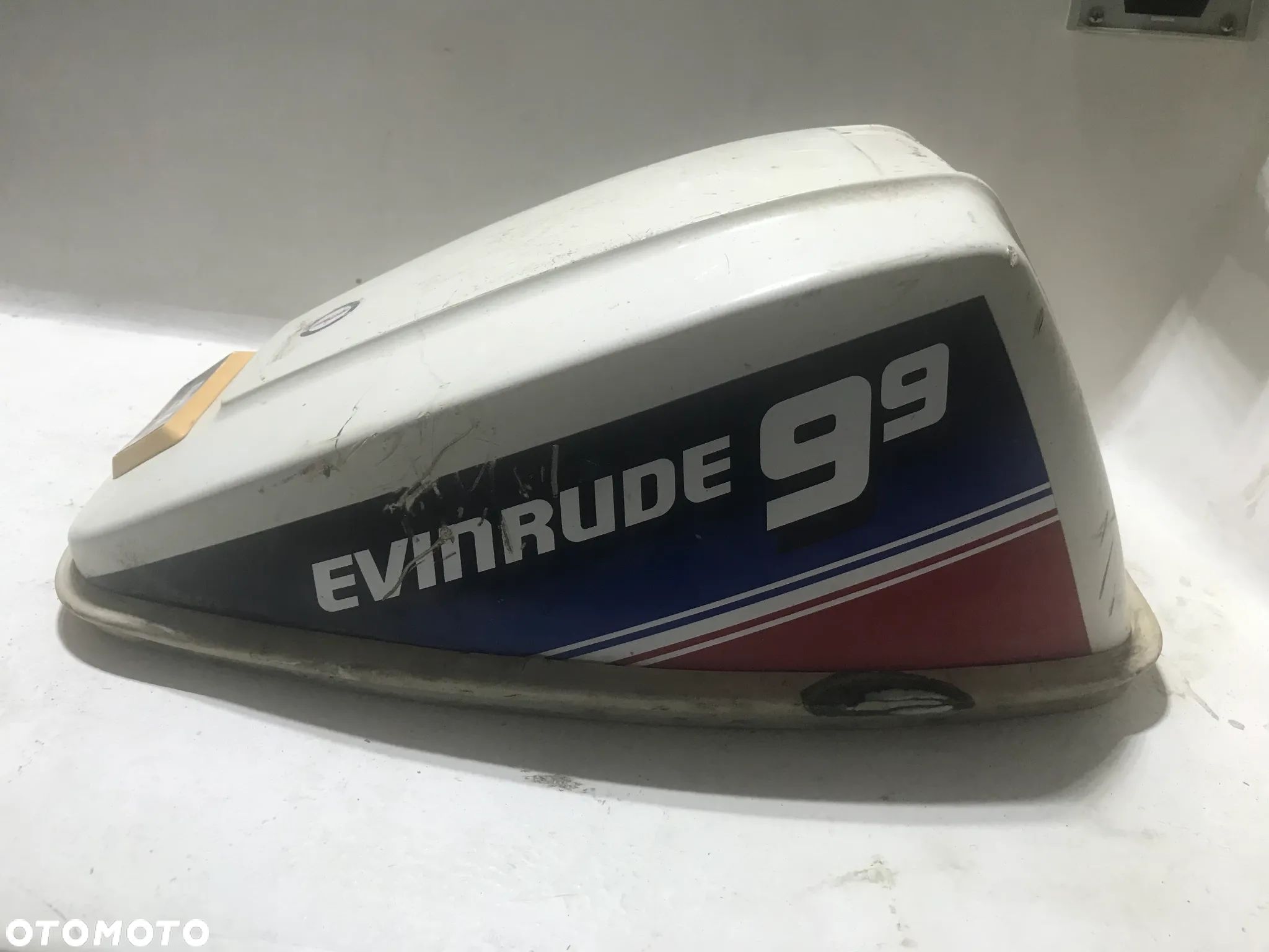 Evinrude 9.9 2T Czapa silnika - 1