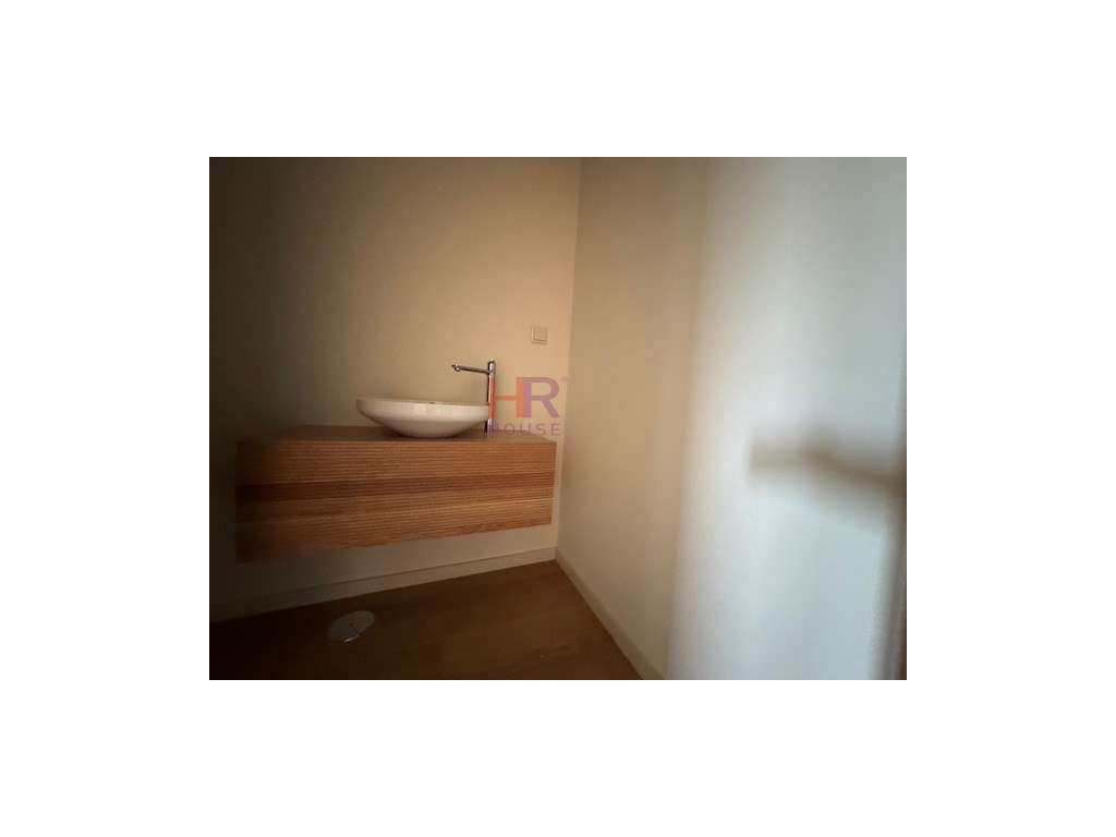 Apartamento T1 Novo com Varandas e Vistas Deslumbrantes em Coimbra.-15