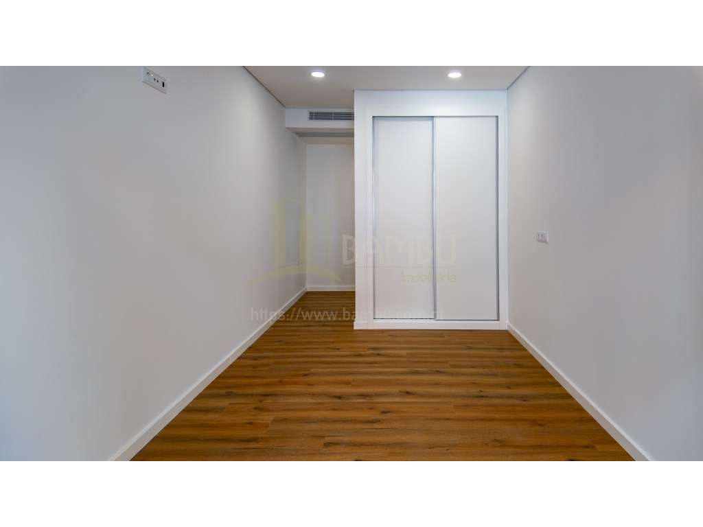 Apartamento T2 (NOVO) com lugar de garagem-18