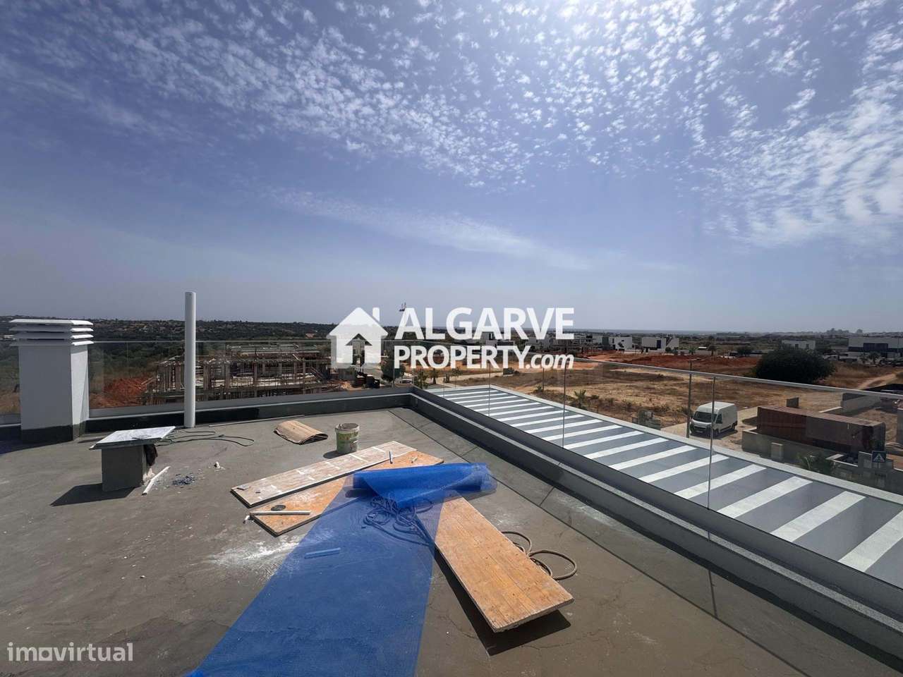 Moradia de Luxo T4 com Piscina e Vista Mar na Guia, Algarve - Grande imagem: 4/53