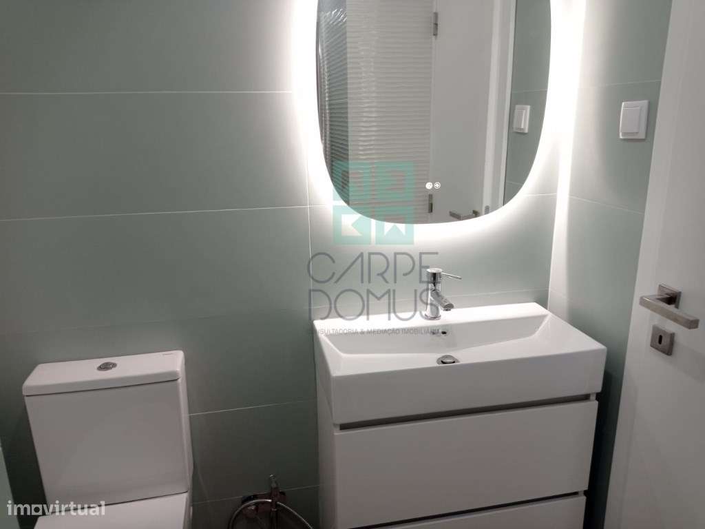 Apartamento T3, totalmente renovado, c/ varandas, na Avenida do Uru...-23