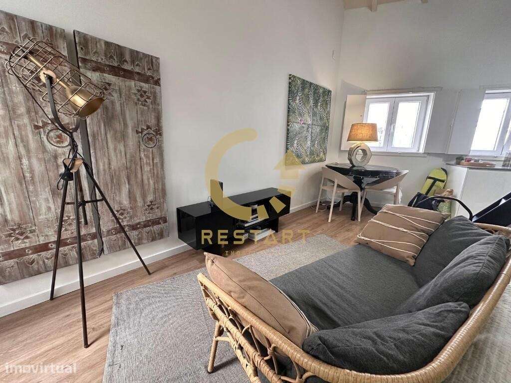 Moradia T0 com mezanino a 300m da estação de metro do Heroismo - Grande imagem: 5/25