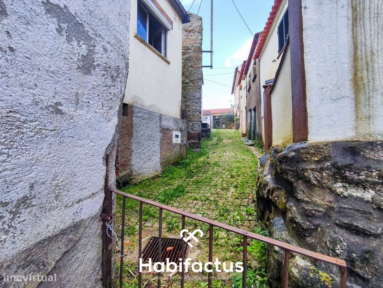 Moradia T3 para reconstrução com logradouro e vista para o Santuário, - Grande imagem: 2/11