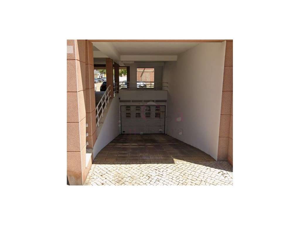 Loja com Garagem e Arrecadação em Sines, ideal para o seu negócio.-10