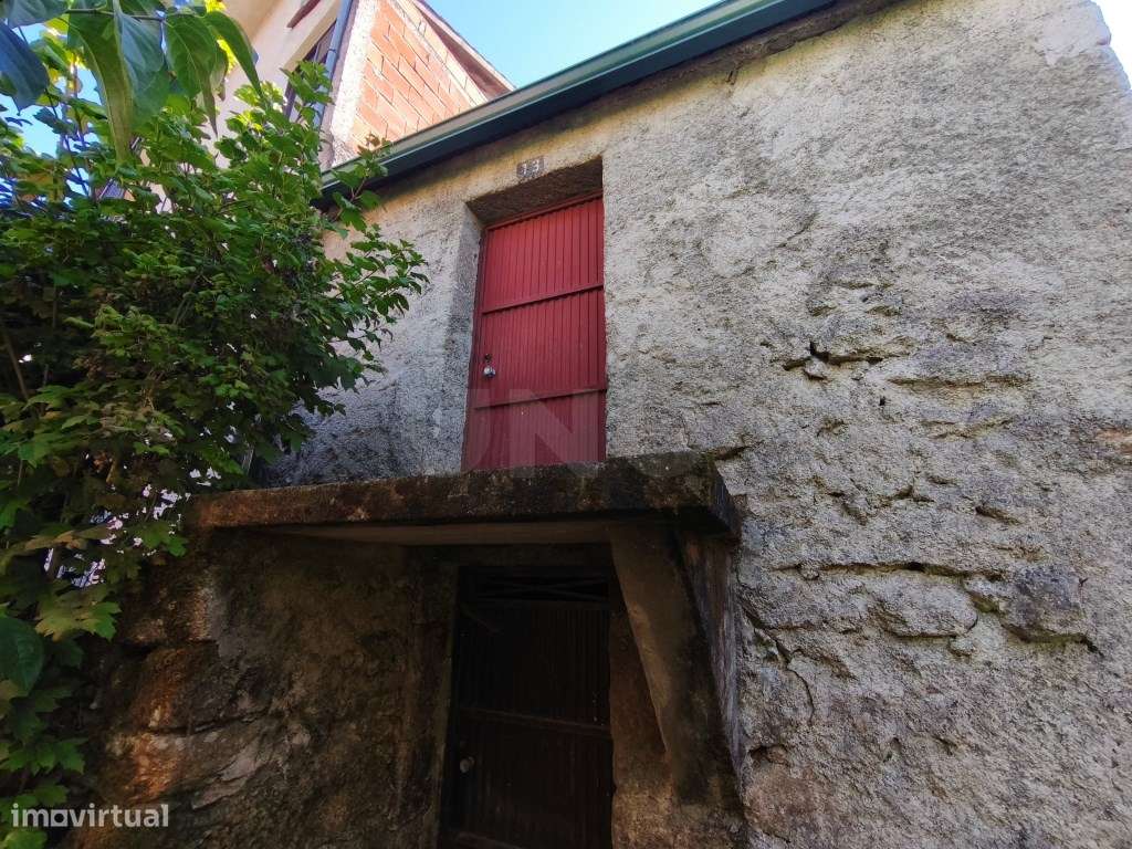 Moradia, em aldeia tranquila, em excelente estado de conservação, p...-33