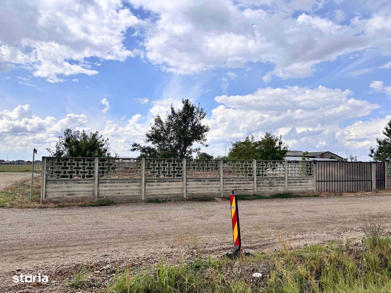 Teren de vânzare în oraș, utilități disponibile-4