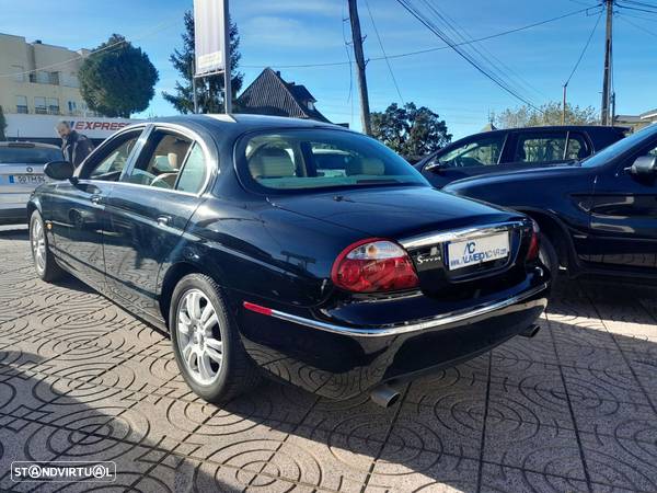 Jaguar S-Type 3.0 V6 Executive Auto. - 11