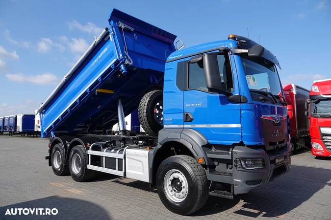 MAN TGS 33.440 / 6x4 / CAMION BASCULANTE PE - 4