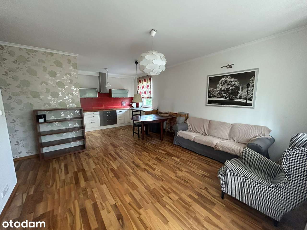 Jasne 3-pokojowe mieszkanie z garażem – świetna lokalizacja! - Pełny obrazek: 2/16