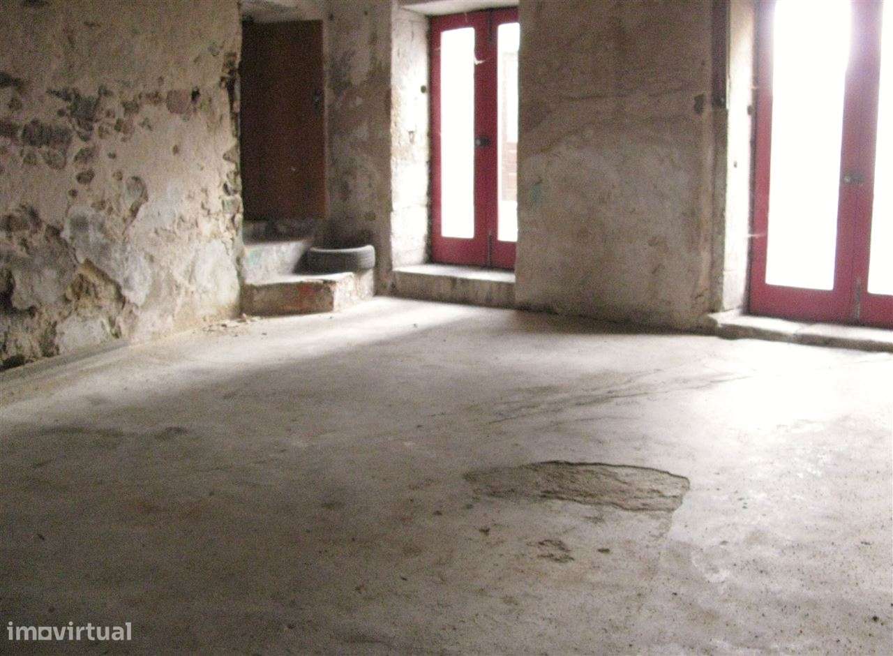 Prédio zona histórica Miranda do Douro-21