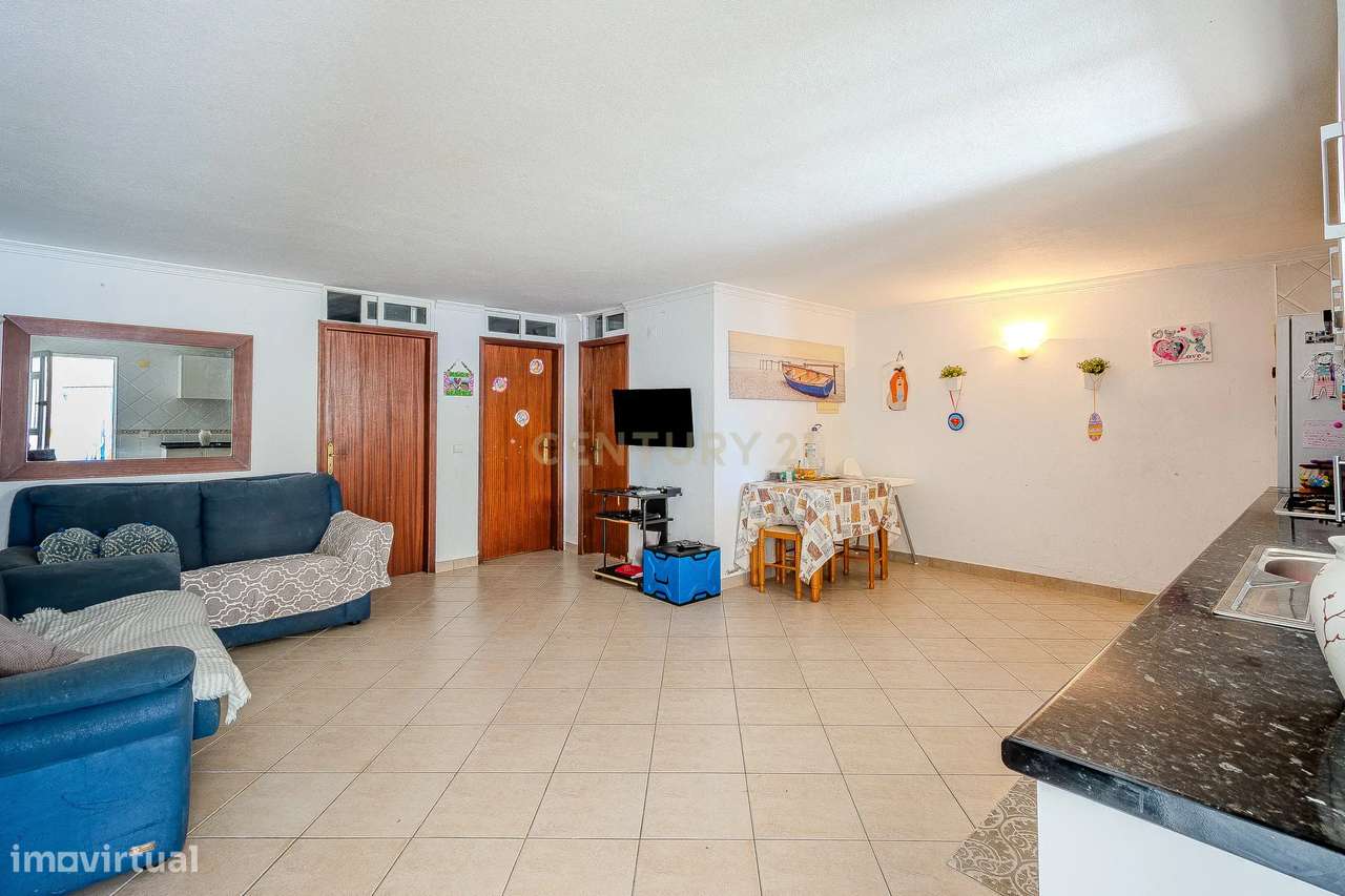 Moradia T2 Geminada C/ 2 Apartamentos Independentes e 238 M2 de Área E-43