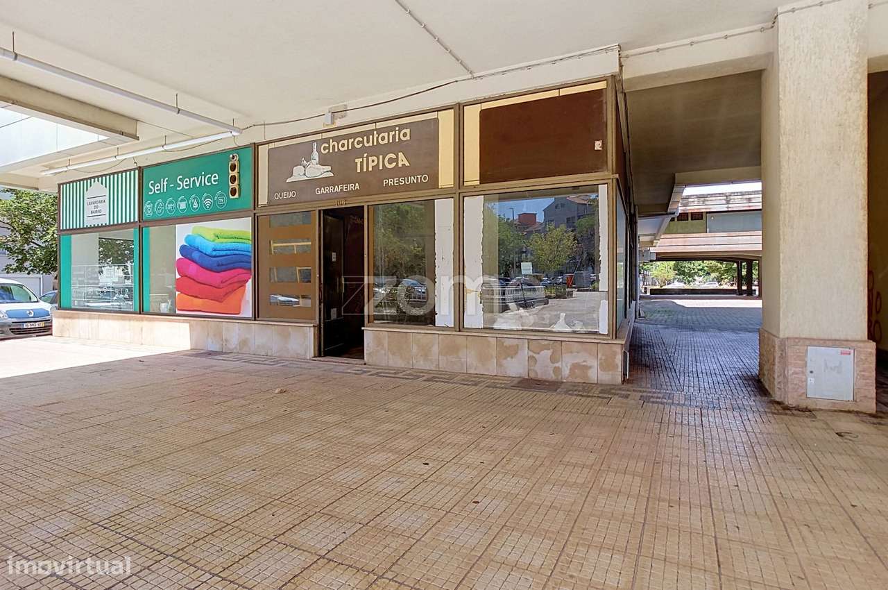 Loja com Potencial para T1 à Venda no Bairro do Liceu, Aveiro-11