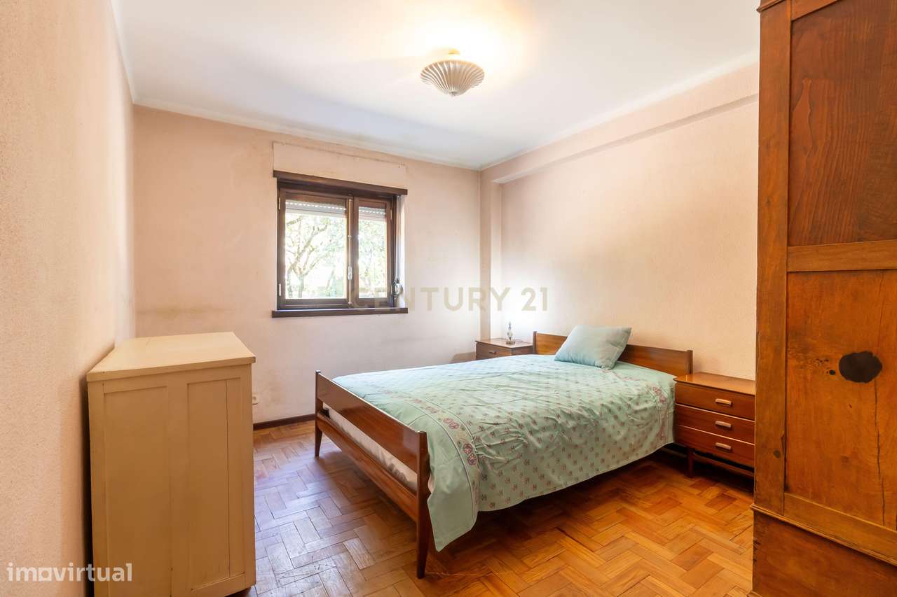 T1 em Caselas com varanda e vista desafogada – Excelente oportunidade-14