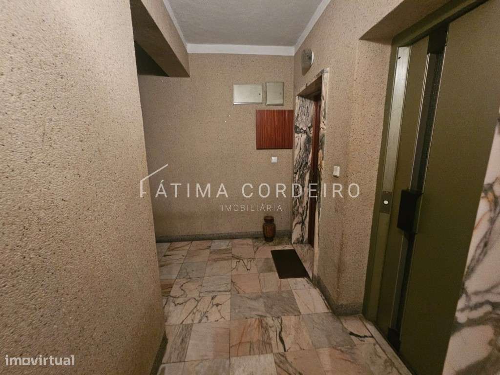 Apartamento T2 na Amora - Localização Privilegiada e Excelente Opor...-21