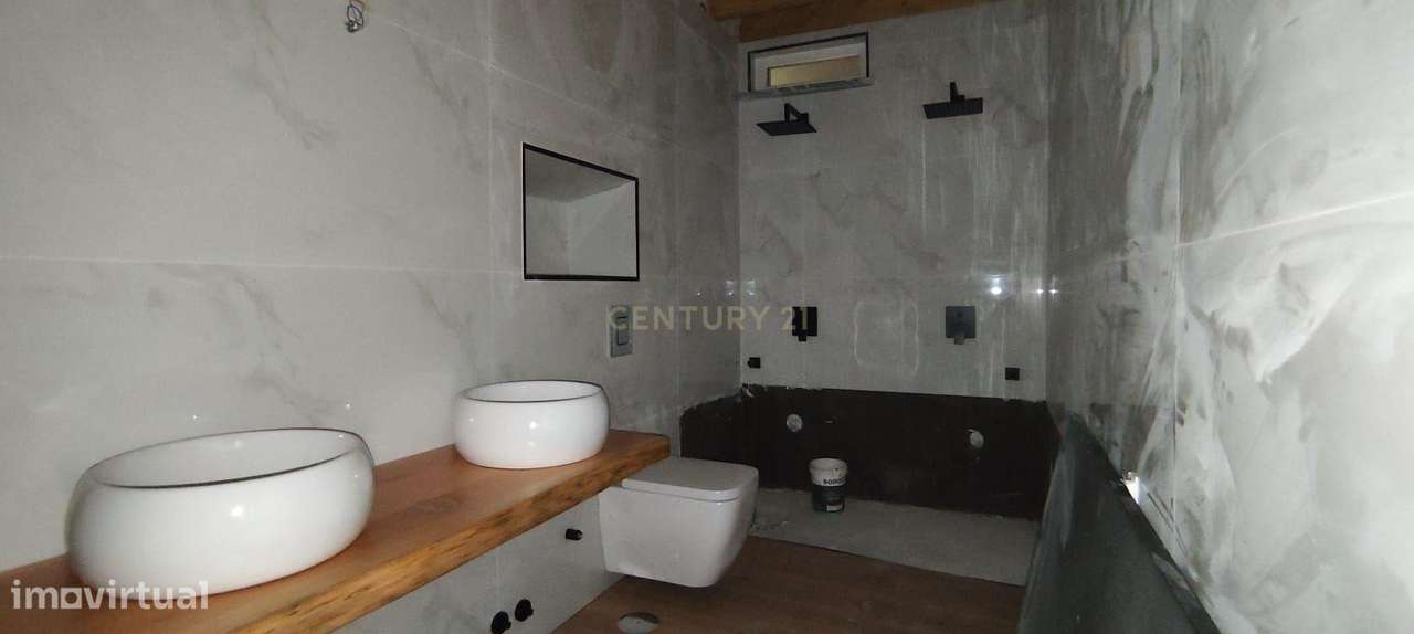 Moradia T3 de Charme Totalmente Renovada | Moledo – Lourinhã-16