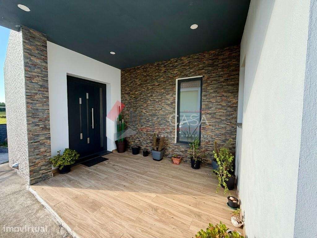 Moradia T3 de arquitetura moderna com excelentes áreas!-10