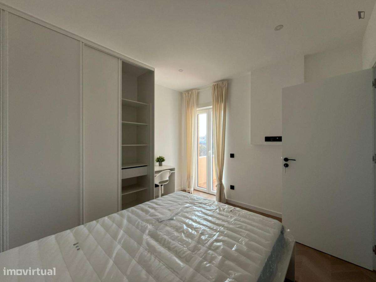 Apartamento com 1 quartos - localizado em Sé Porto - Grande imagem: 2/19