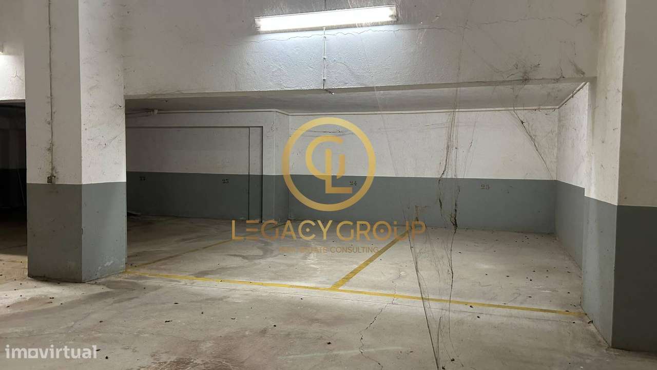 Parqueamento com 787m² situado no centro de Carvoeiro -  Lagoa-26