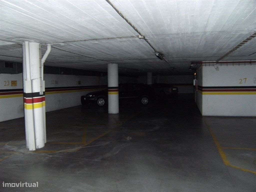 Garagem/Parqueamento nas Galerias Parede Plaza, centro da Parede - Grande imagem: 5/15