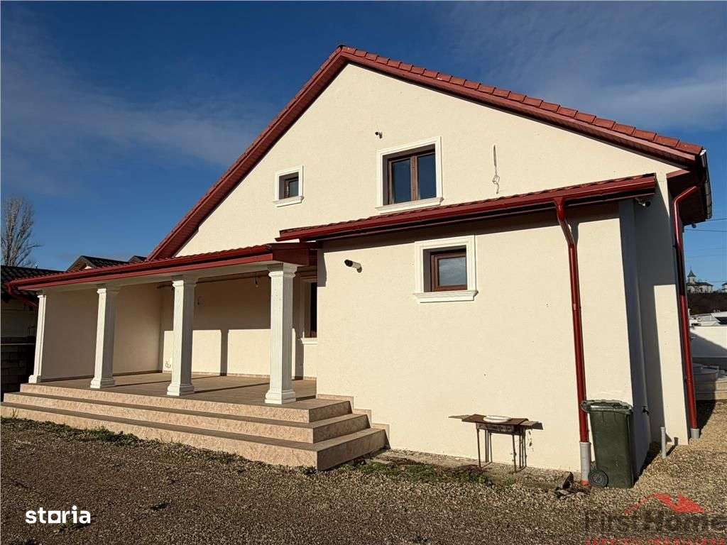 Vila deosebita Parter + Mansarda de vanzare in Odobesti - Imagine principală: 5/20