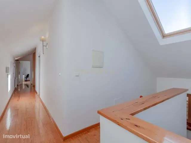 Moradia T6 com Jardim Interior e Garagem na Lapa – Junto à Embaixada d-13