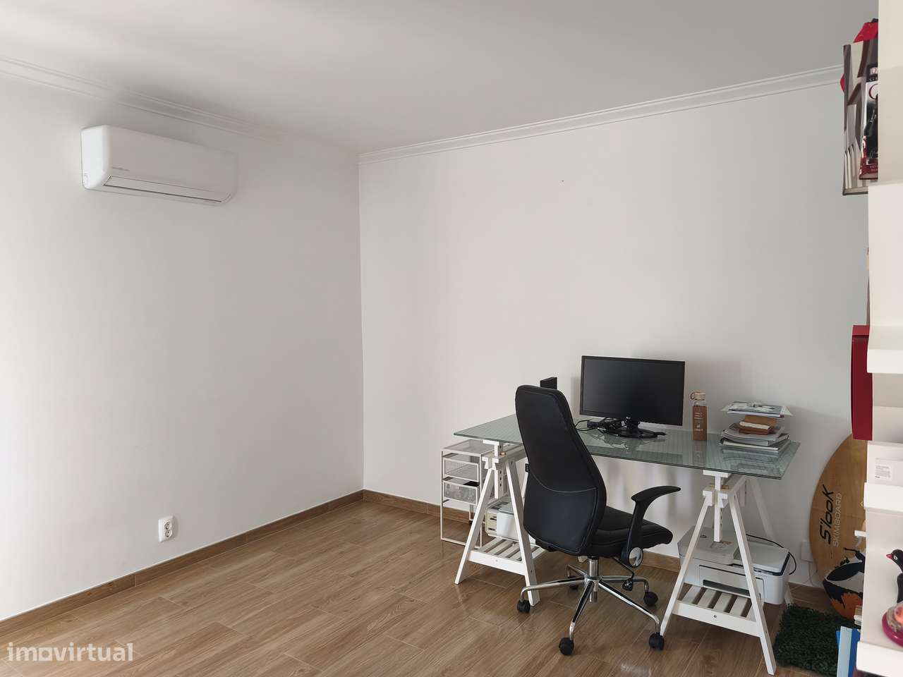 T2 Bem Conservado na Rua José Cardoso Pires, Areias, Estoril.-16