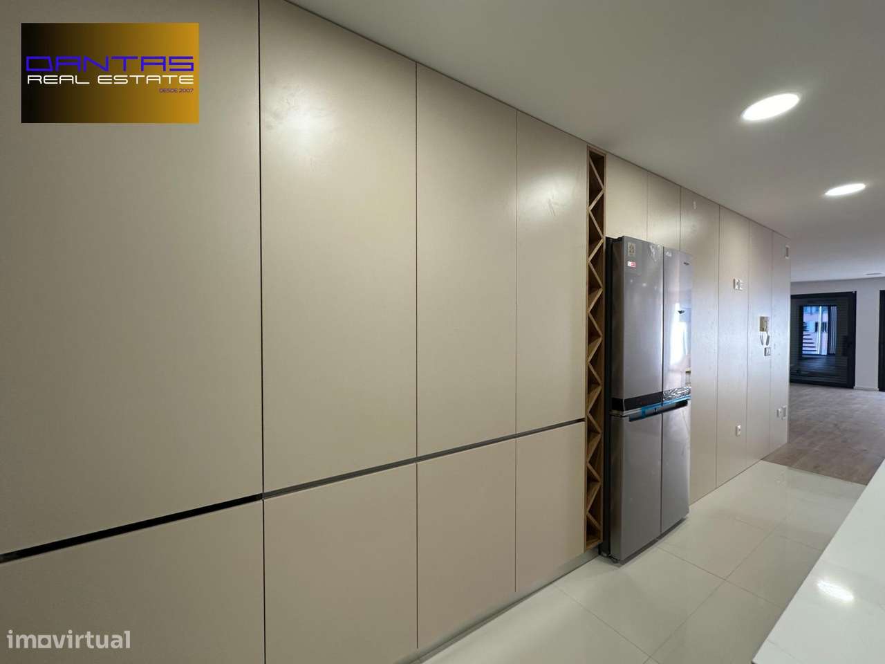 Gaveto T4 já com a estrutura concluída, lote 400m2-26