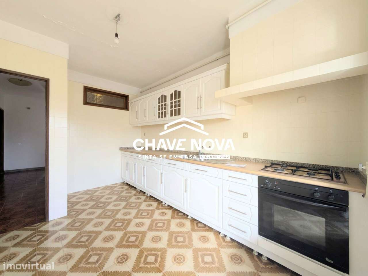 Andar Moradia Duplex c/ terraço e cave em Oliveira do Douro - Grande imagem: 4/19