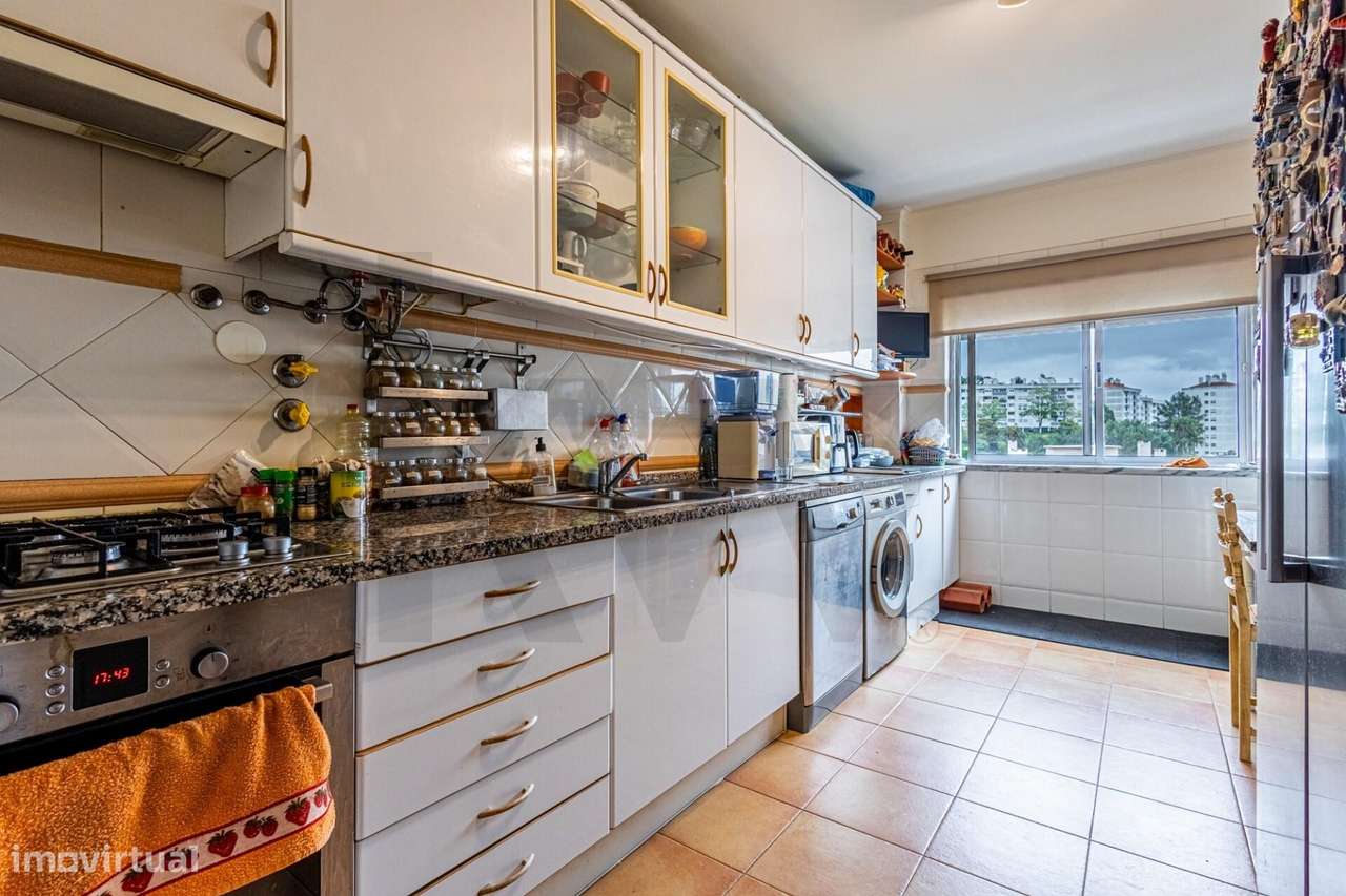 Apartamento T2 com 111 m2 em Monte Abraão-4