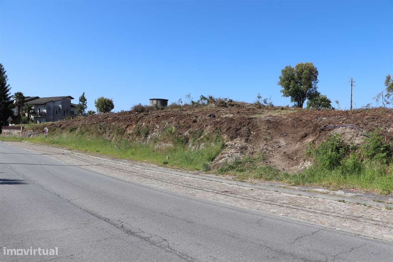 Lote de Terreno  Venda em Lustosa e Barrosas (Santo Estêvão),Lousada - Grande imagem: 2/9