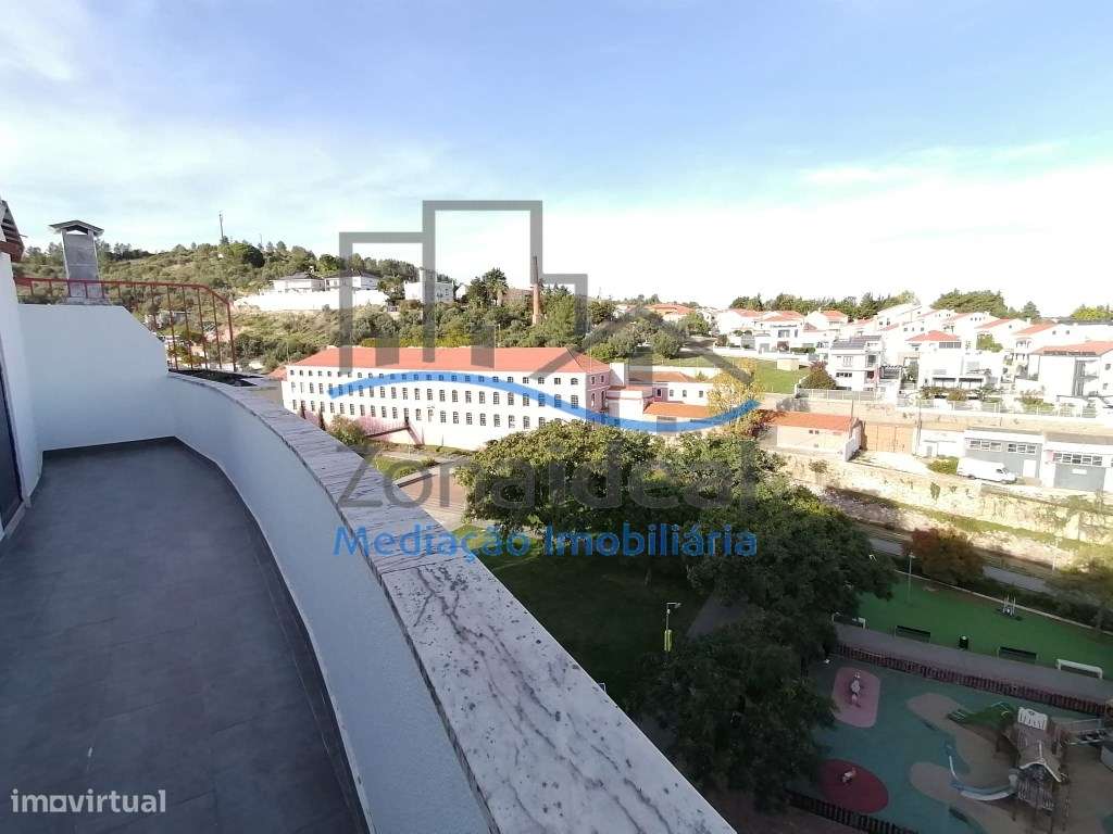 Apartamento T3 Duplex com parqueamento 2 carros - Alenquer-31