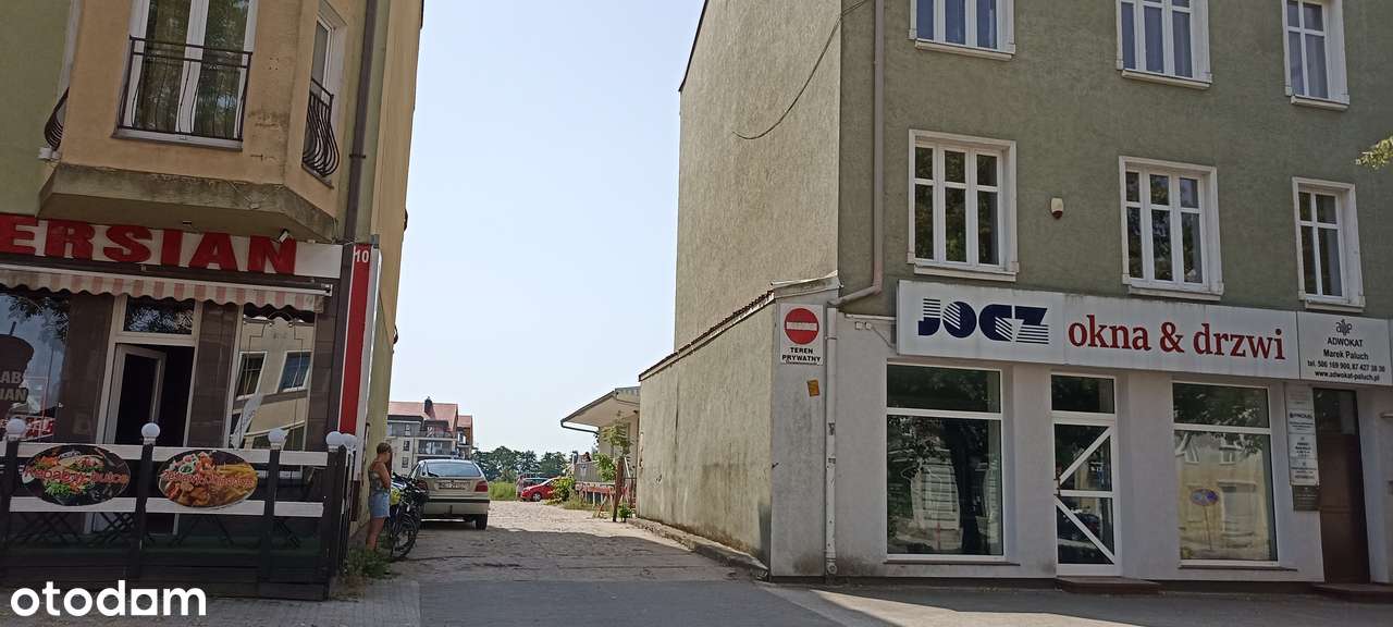 Plac w centrum Giżycka przy Pasażu Portowym - Warszawska