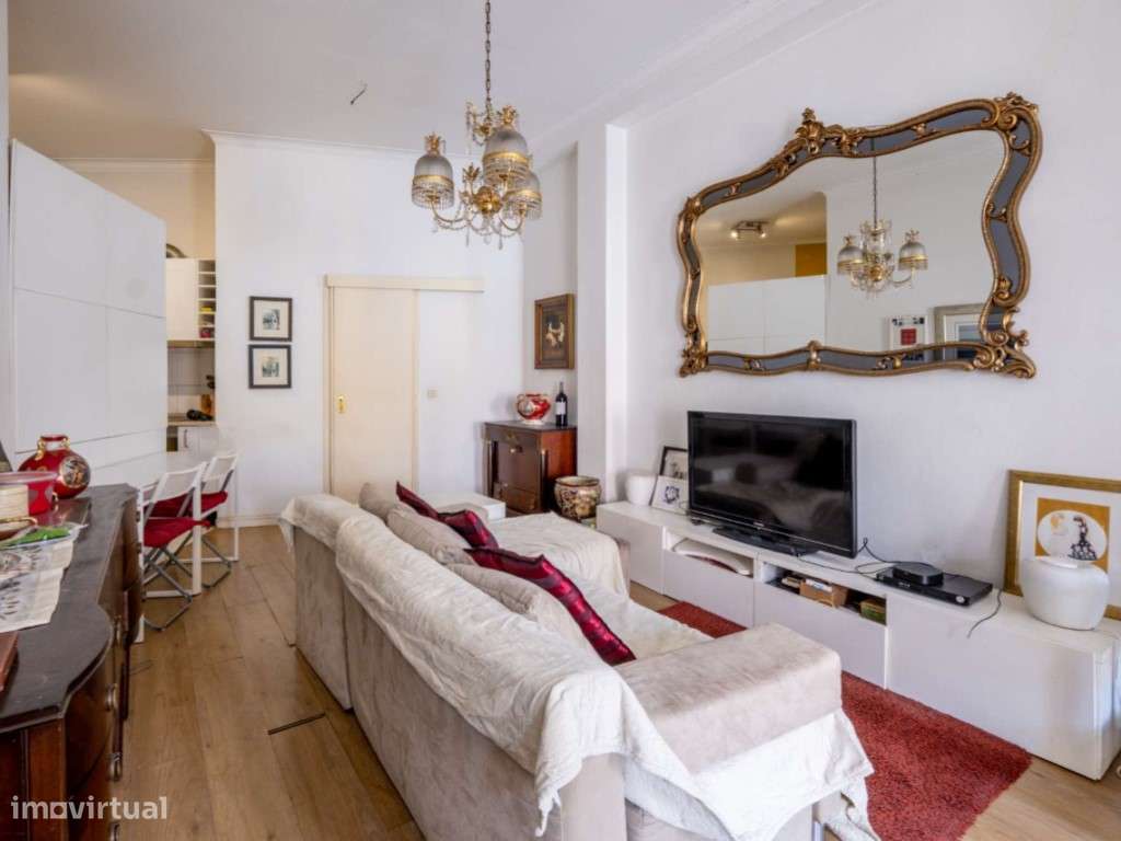 Prédio para reabilitar na Baixa do Porto - Grande imagem: 5/22