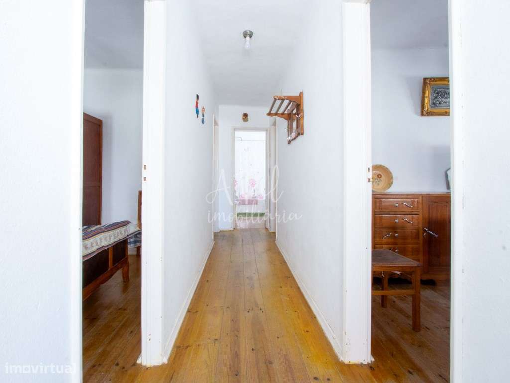 Moradia de traça antiga, composta por 2 pisos e 2 entradas independ... - Grande imagem: 2/41