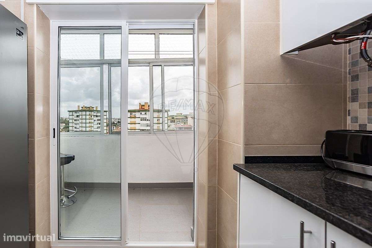 Apartamento T3 à venda em Almada-16