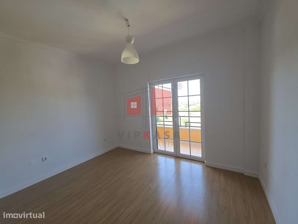 Moradia T4 com Piscina em 900 m2 de lote-16