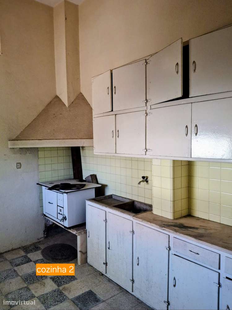 2 MORADIAS Independentes T6 e T1 com , Garagem, Jardim, Terreno ,Adega-29