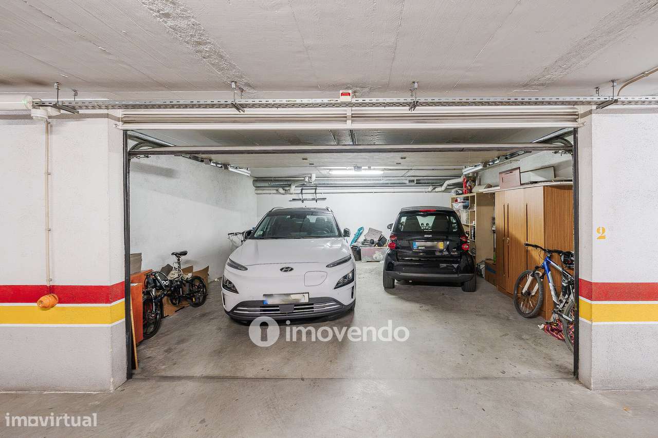 Apartamento T2 moderno, com garagem e varanda enorme, na Malvarosa-42