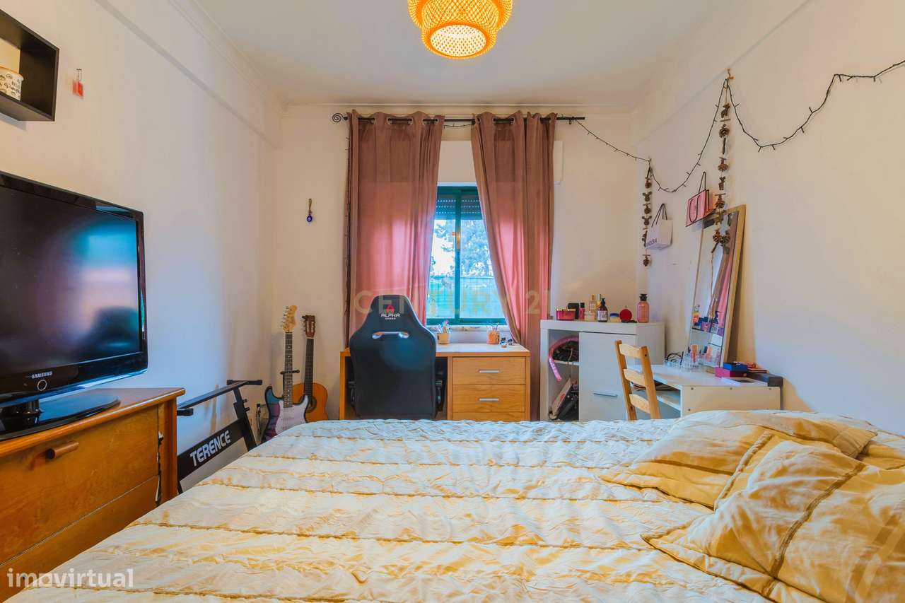 Andar de Moradia com Excelente Espaço Exterior / Terraço com 50 m² e S-18