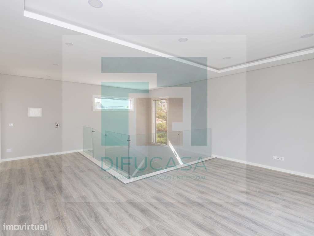 Moradia Isolada T4 Duplex com Piscina e Garagem-32