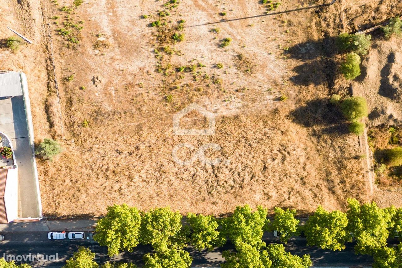 Terreno de 3000 m2 p/ construção urbana em localização central | Évora