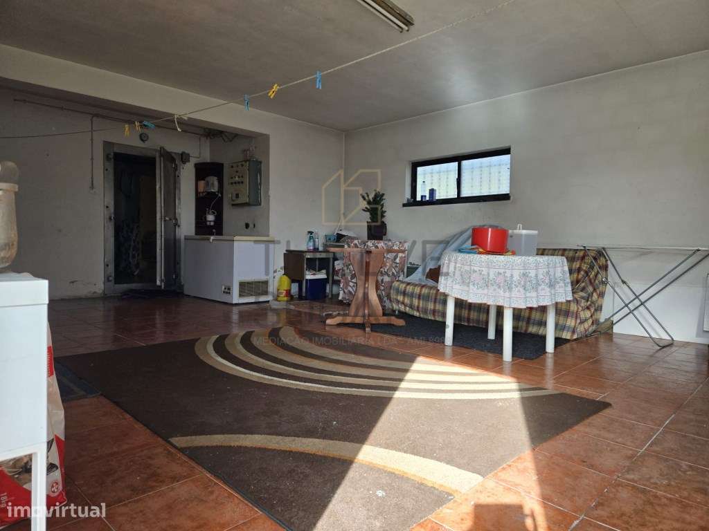 Moradia individual T 3+1, cave 180 m2 , rés do chão 214 m2 e o terr...-14