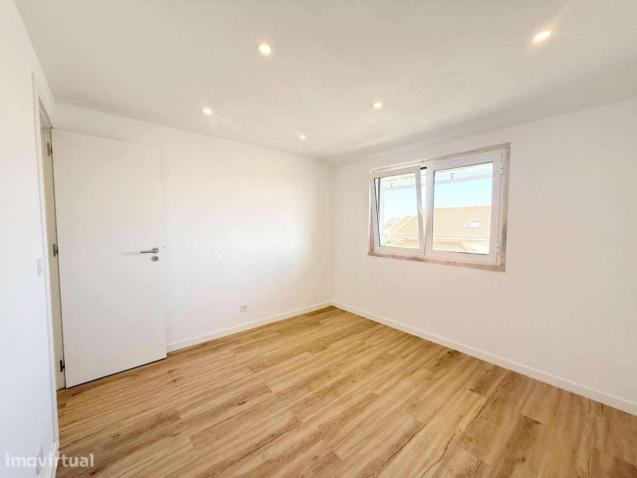 T2 remodelado c/ varanda e vista rio!-15