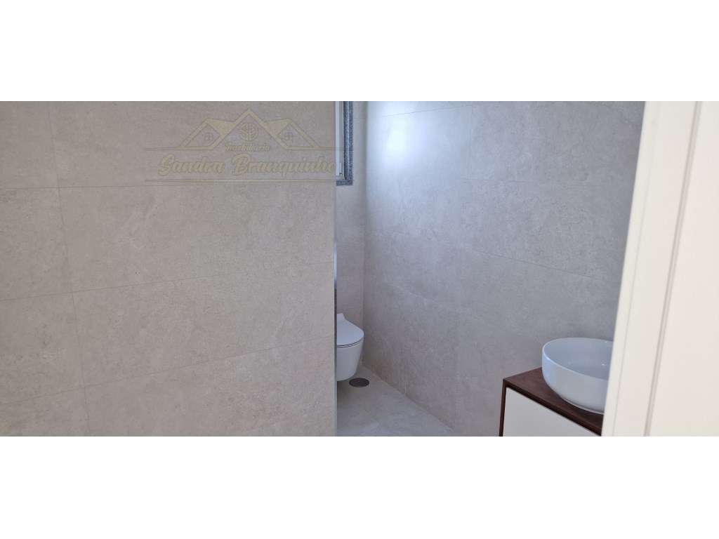 Apartamento T4 com garagem - Grande imagem: 2/38