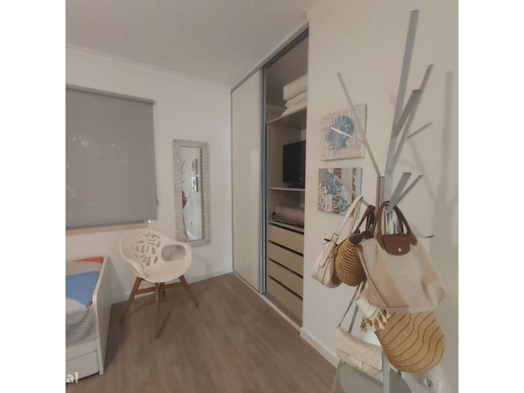 T2 remodelado em condomínio com piscina e campo de ténis-27