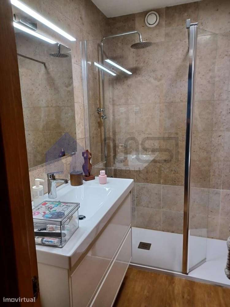 Apartamento T1 com lugar de garagem no Porto-16
