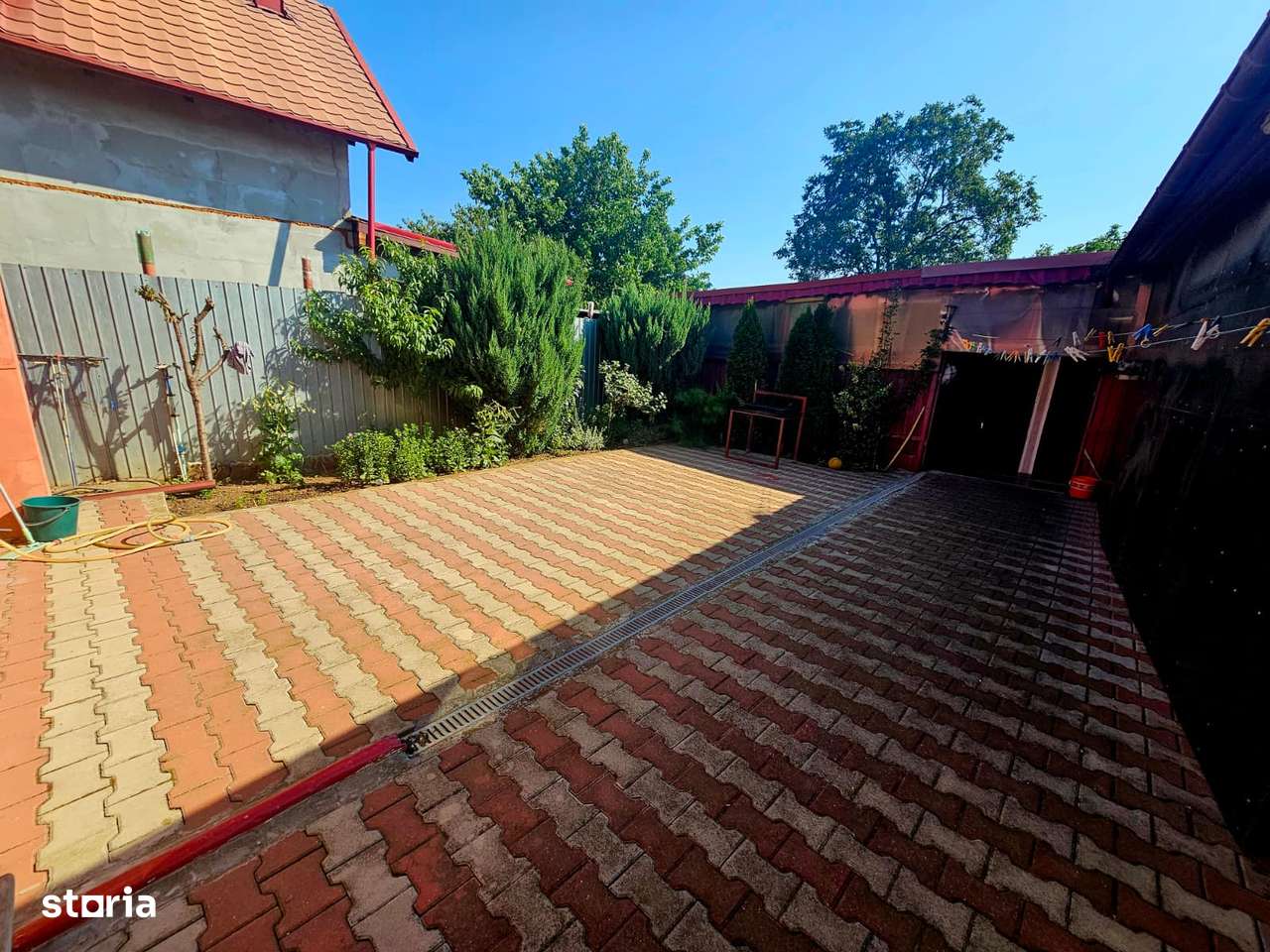 Casă spațioasă cu 9 camere în Strejnicu – pentru locuință, birouri - Imagine principală: 4/20