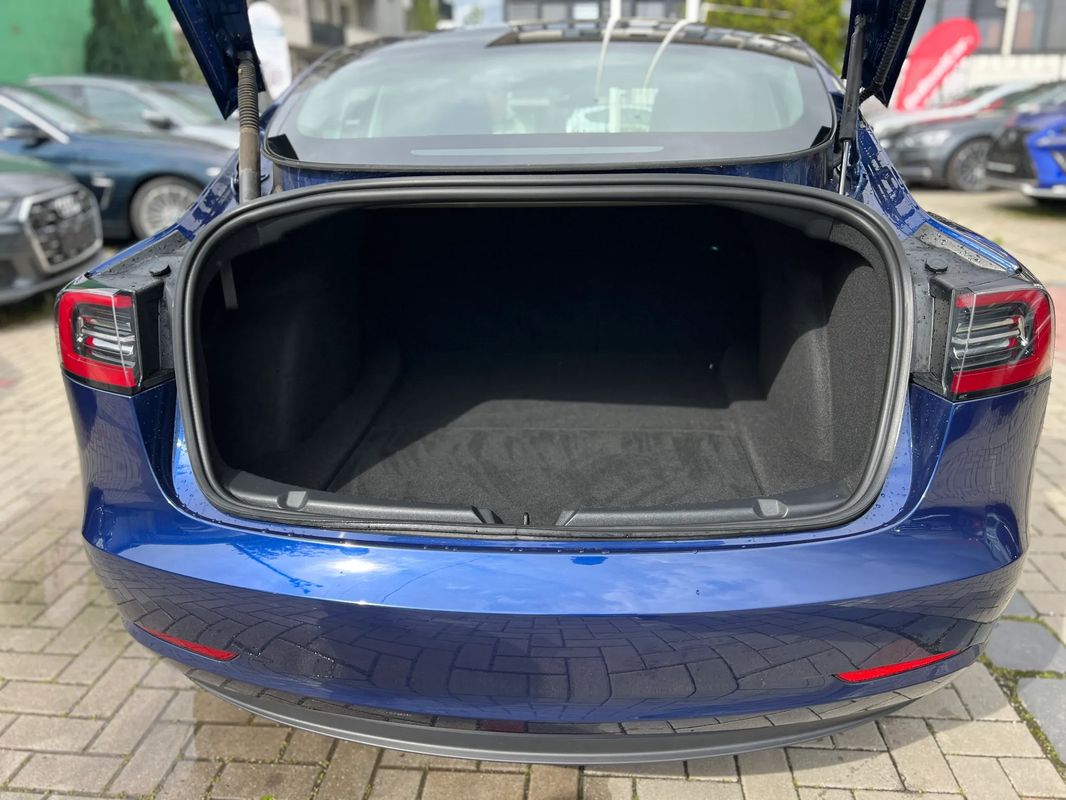 Tesla Model 3 Langstreckenbatterie Allradantrieb Dual Motor - 36