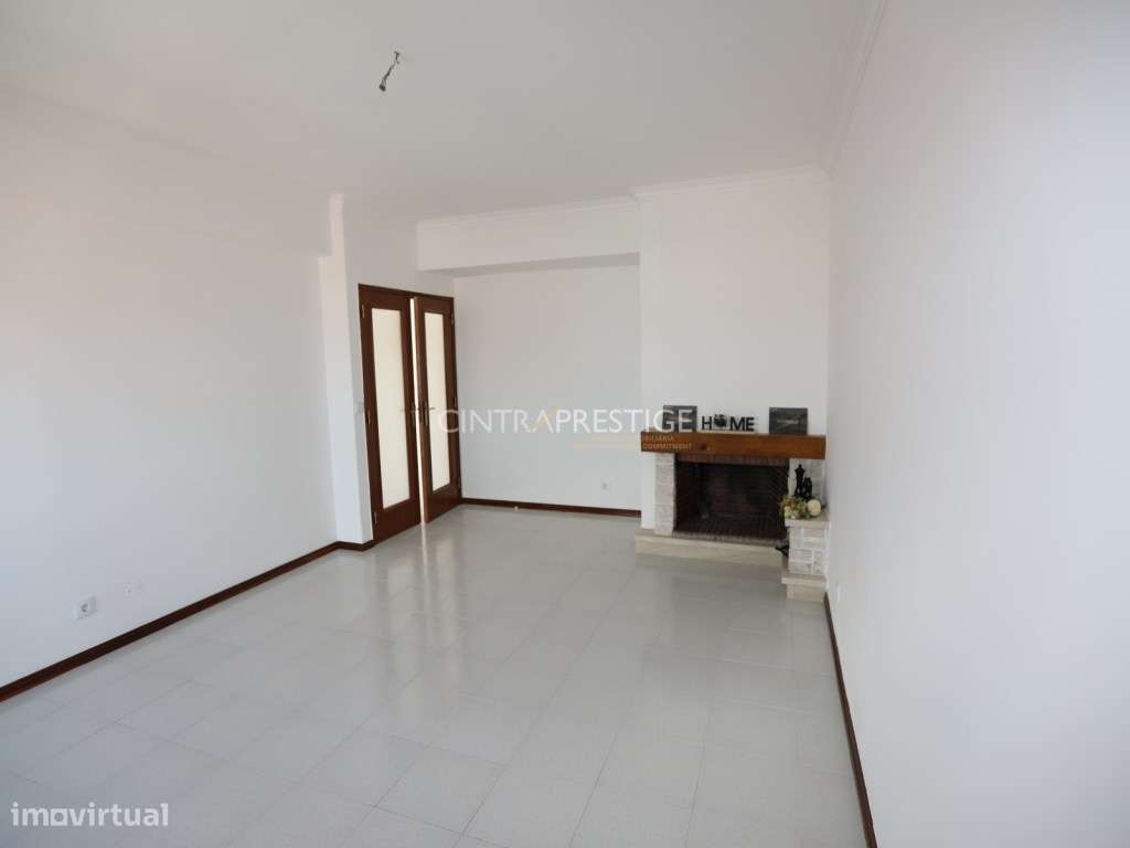 T2 Totalmente Remodelado com Terraço de 20 m² - Algueirão-Mem Martins-17