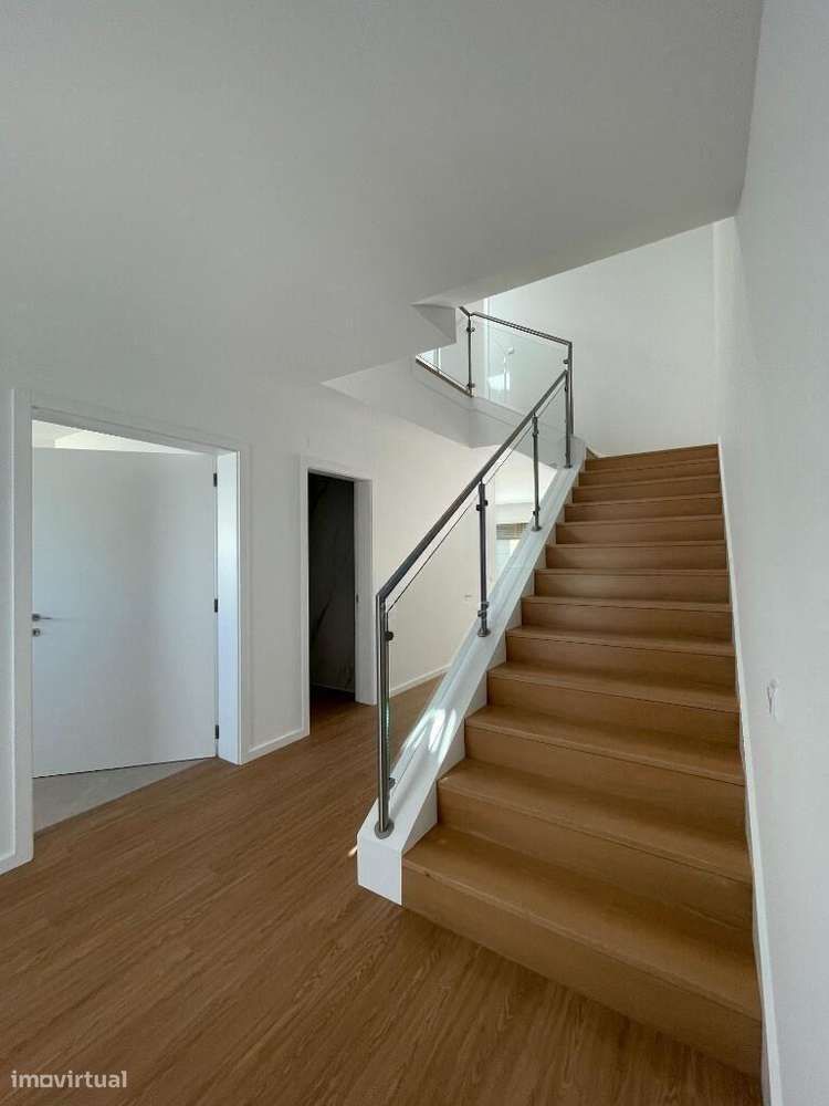 Excelente moradia em banda V3 em Arões - Grande imagem: 4/10